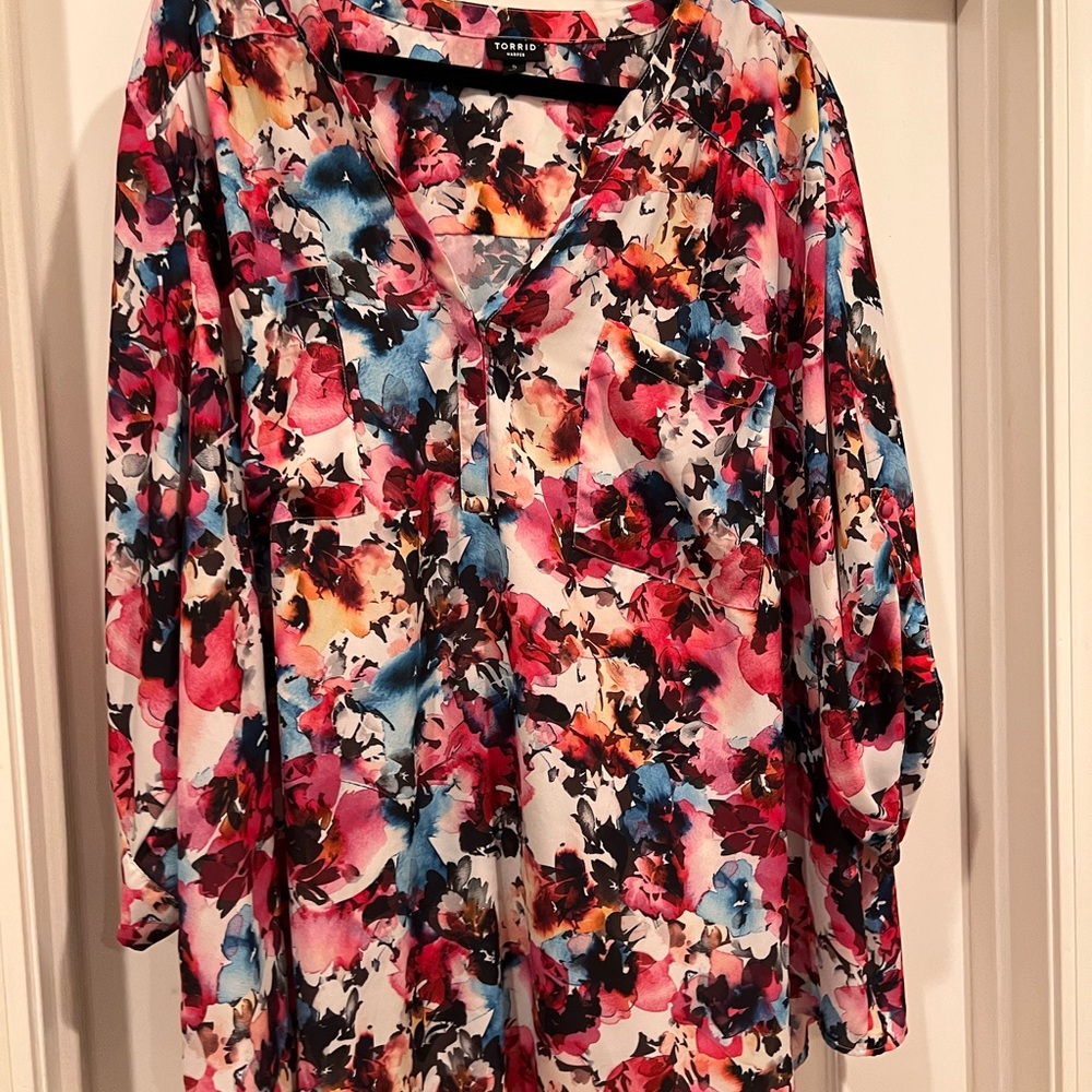 Torrid Size 5 Women's Floral Multicolor “Harper” Style Blouse
